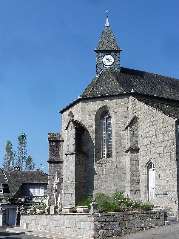 Derrière l'église - Saint-Amans-des-Cots