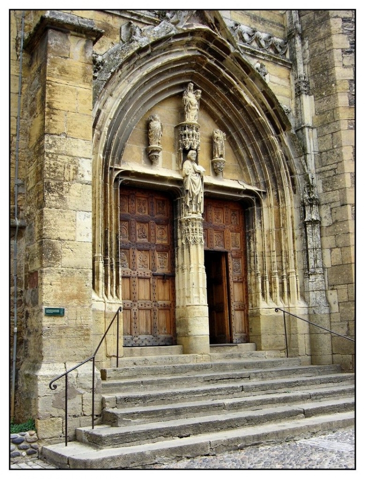 Porche de l'église - Saint-Côme-d'Olt