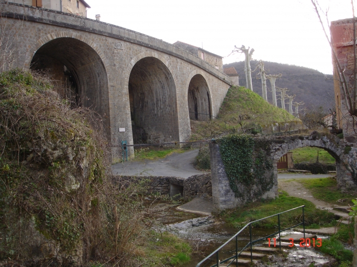 Le pont courbe - Saint-Rome-de-Tarn