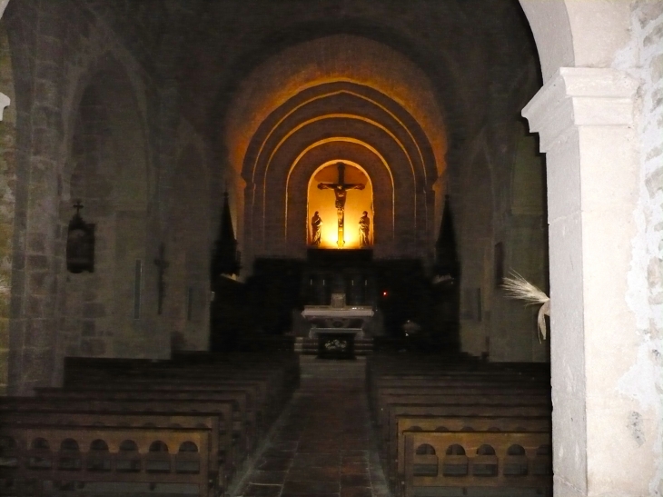 La nef de l'église. - Sainte-Eulalie-de-Cernon