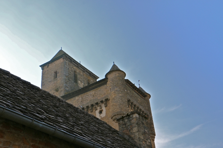 Le-clocher-de-l-eglise-fortifiee-d-inieres-ou-notre-dame-de-la-nativite - Sainte-Radegonde