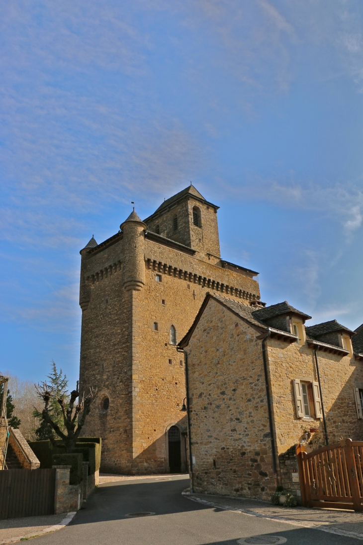 Eglise fortifiée d'Inières ou Notre Dame de la Nativité. - Sainte-Radegonde