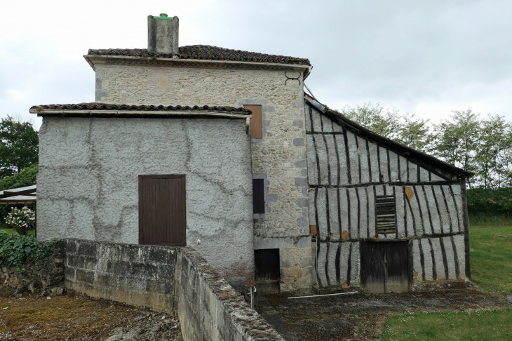 Arech : maison près de l'église - Castelnau-d'Auzan