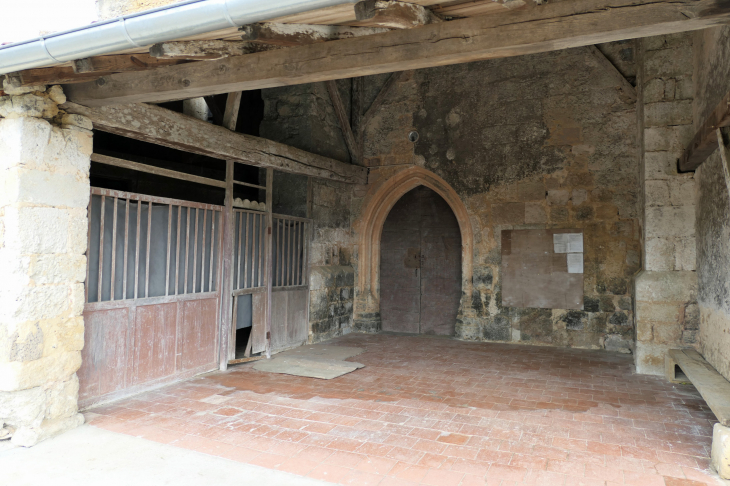 Arech : l'entrée de l'église - Castelnau-d'Auzan