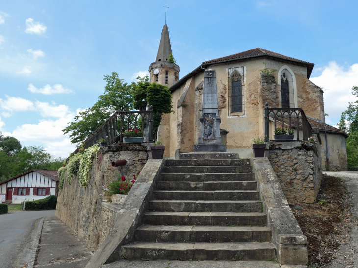 La montée vers l'église - Monlezun-d'Armagnac