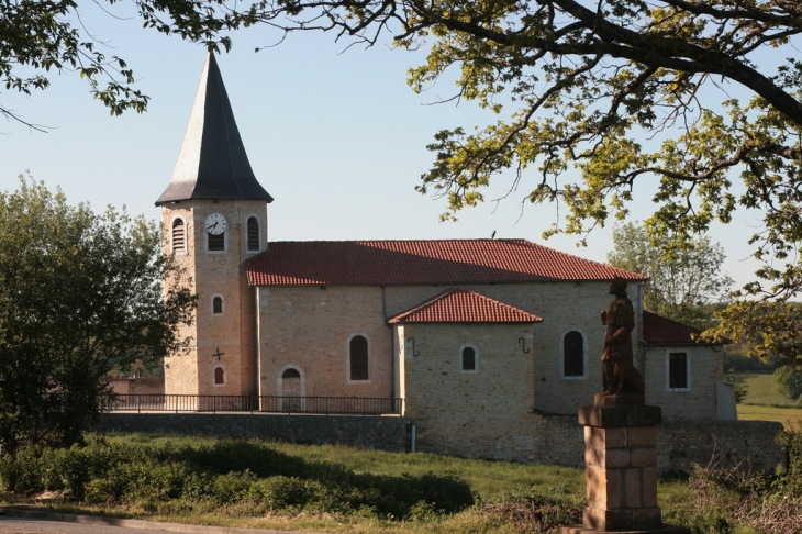Eglise surplombant la vallée de la Louge - Le Cuing