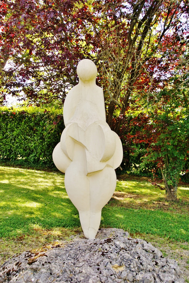 Sculpture - Lespugue