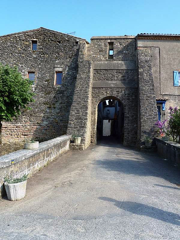 L'entrée du village - Saint-Julia