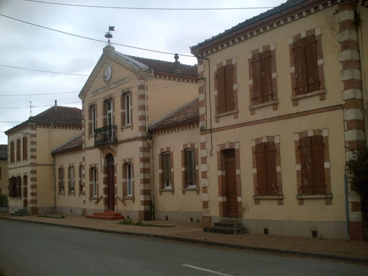 La mairie - L'école - Saint-Laurent