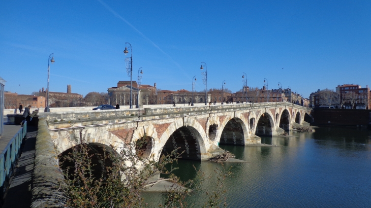 Le Pont Neuf et la Garonne - Toulouse