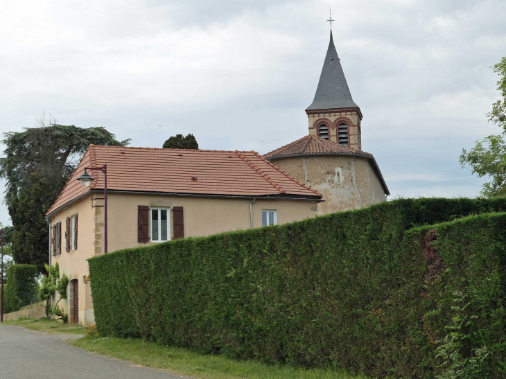 Vue sur l'église - Saint-Lanne