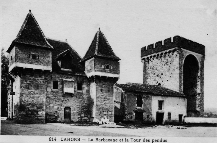 La Barbacane et la Tour des Pendus, vers 1910 (carte postale ancienne). - Cahors