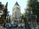 L'église entourée du cimetière en paliers   Crédit : André Pommiès