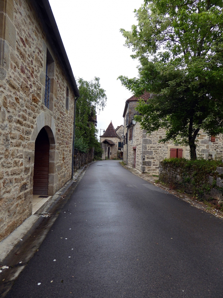 Une rue du village - Faycelles