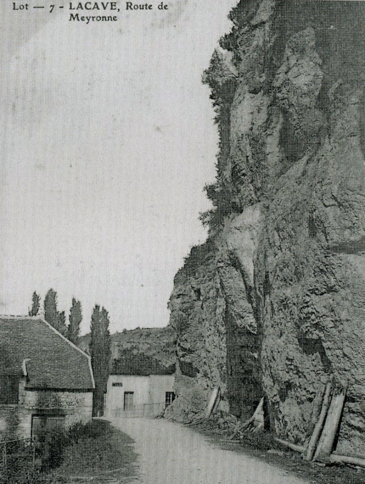 Route de Meyronne, vers 1920 (carte postale ancienne). - Lacave