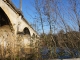 Aux alentours, le pont de chemin de fer sur la Dordogne.