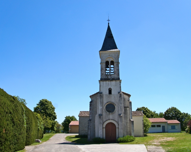 La façade occidentale de l'église. - Montlauzun