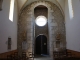 L'intérieur de l'église vers le portail.