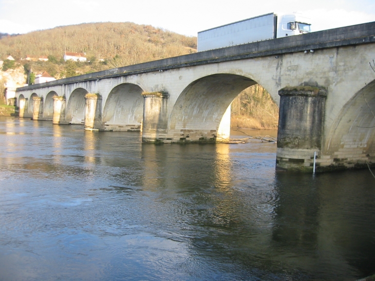 Premier Pont au monde en Béton Armé réalisé par Louis VICAT - Souillac