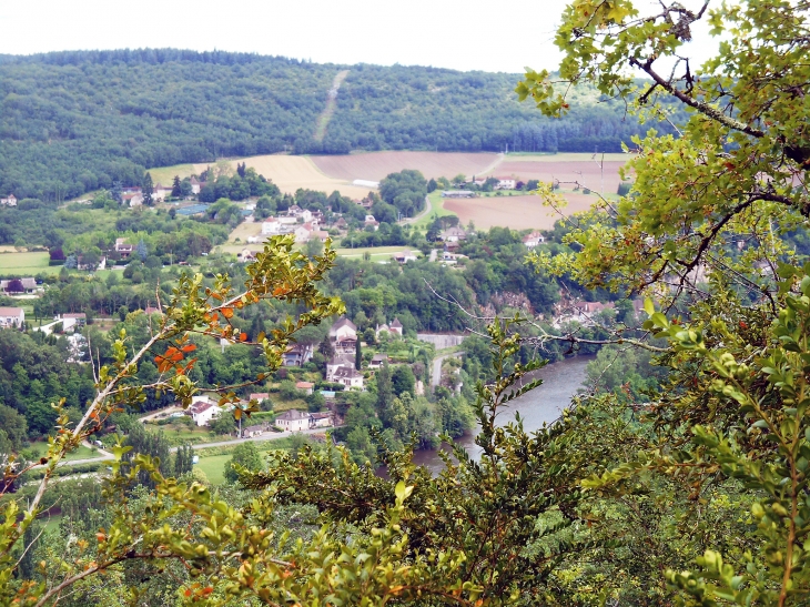 Village au bord du Lot vu de Saint Cirq Lapopie - Tour-de-Faure
