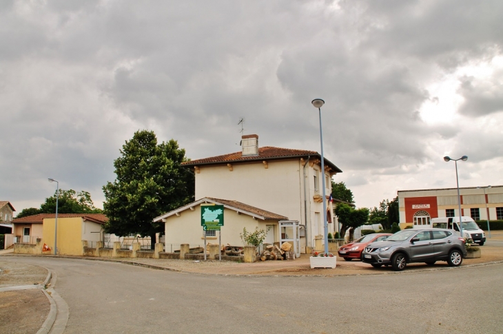 Le Village - Angeville