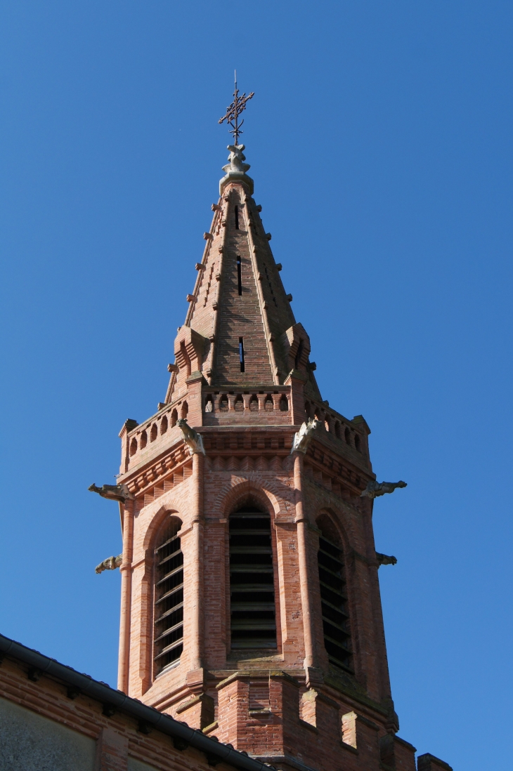 Le clocher de l'église saint Pierre et Saint Paul. - Cordes-Tolosannes