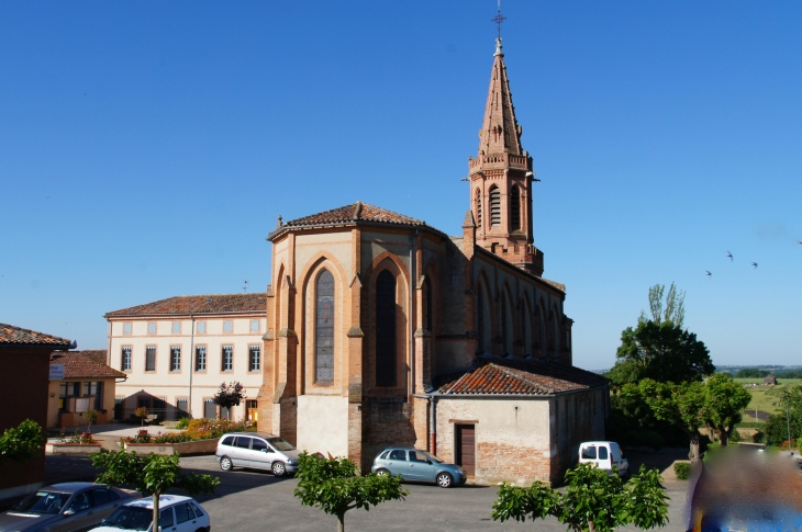 Le chevet de l'église Saint Pierre et saint Paul. - Cordes-Tolosannes