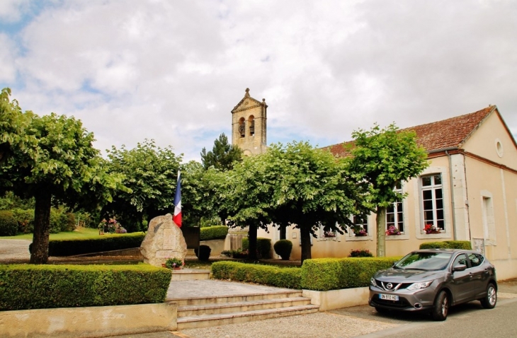 La-mairie et l'église - Le Pin
