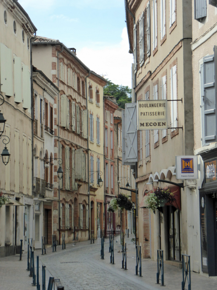 Une rue dans la ville - Moissac