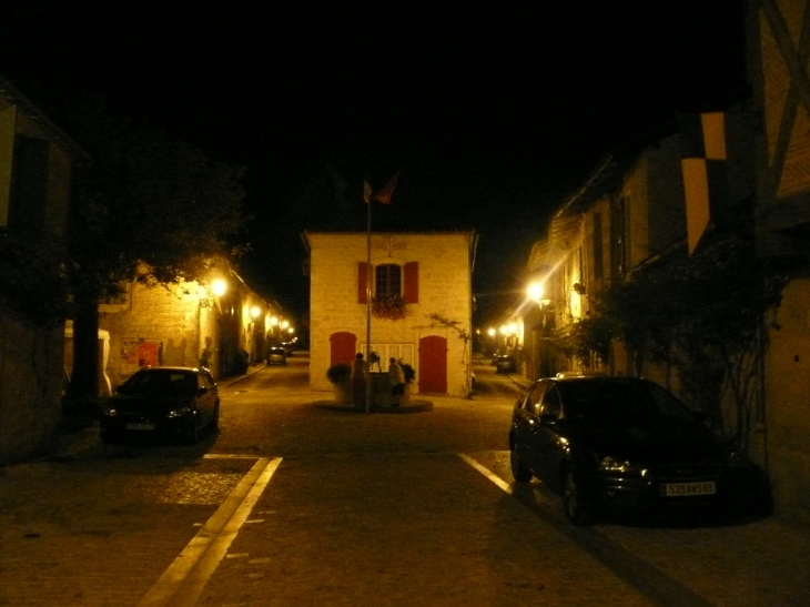 Porte du village - Montjoi