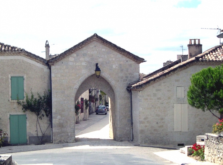 Le porche de la bastide - Montjoi