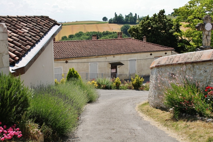 Le Village - Saint-Vincent-Lespinasse