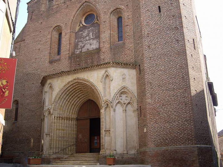 L'entrée de l'église Saint Pierre - Gaillac