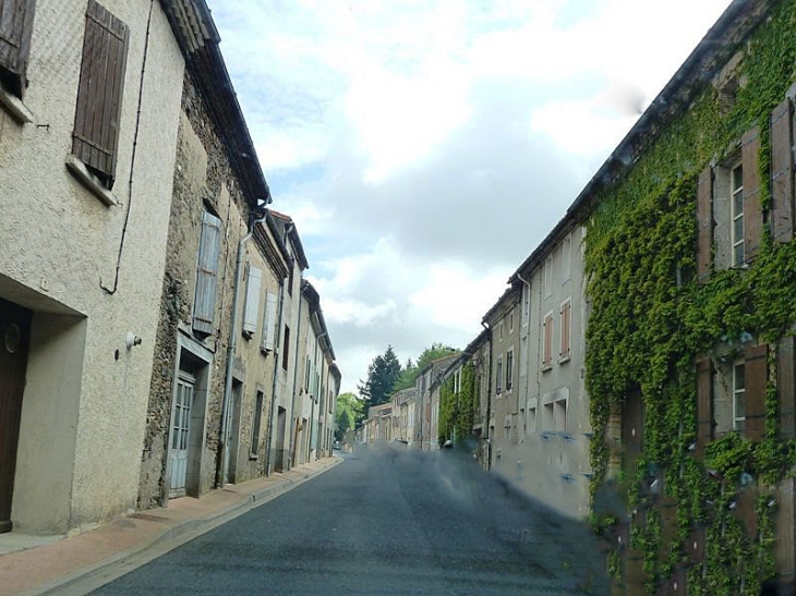 Dans le village - Les Cammazes