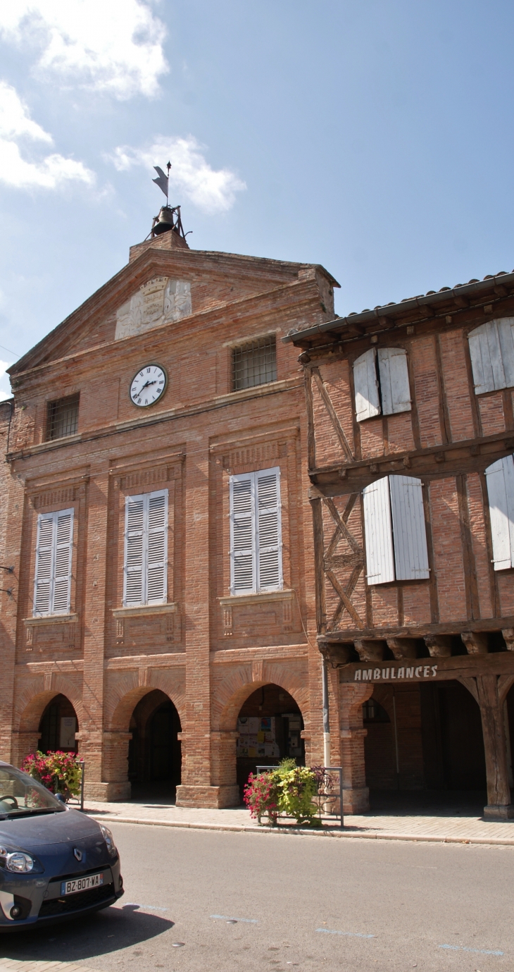 La Place aux Arcades 13 Em Siècle - Lisle-sur-Tarn