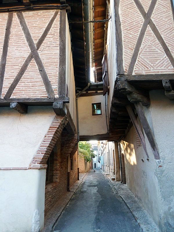 Passage entre les maisons - Lisle-sur-Tarn