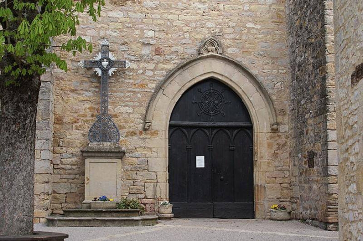 L'entrée de l'église - Puycelci