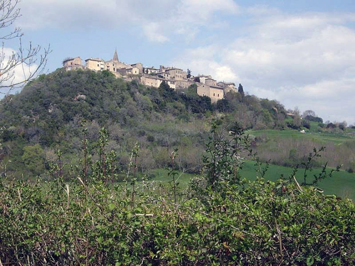Le village vu des falaises de Larroque - Puycelci