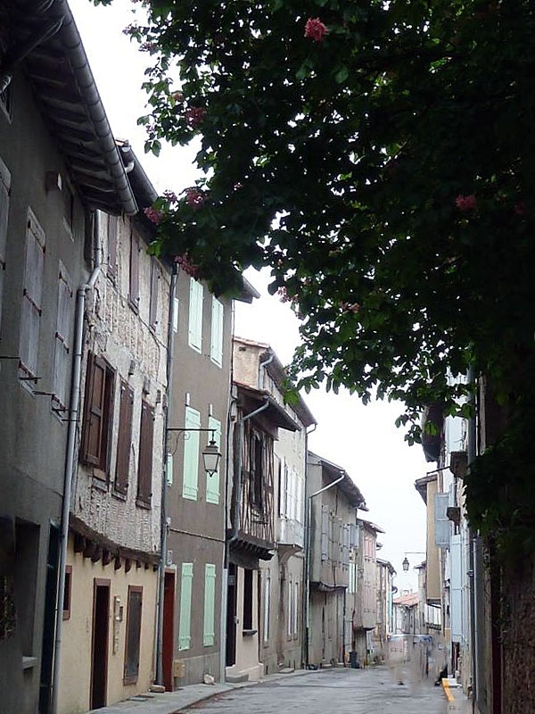 Une rue du village - Puylaurens