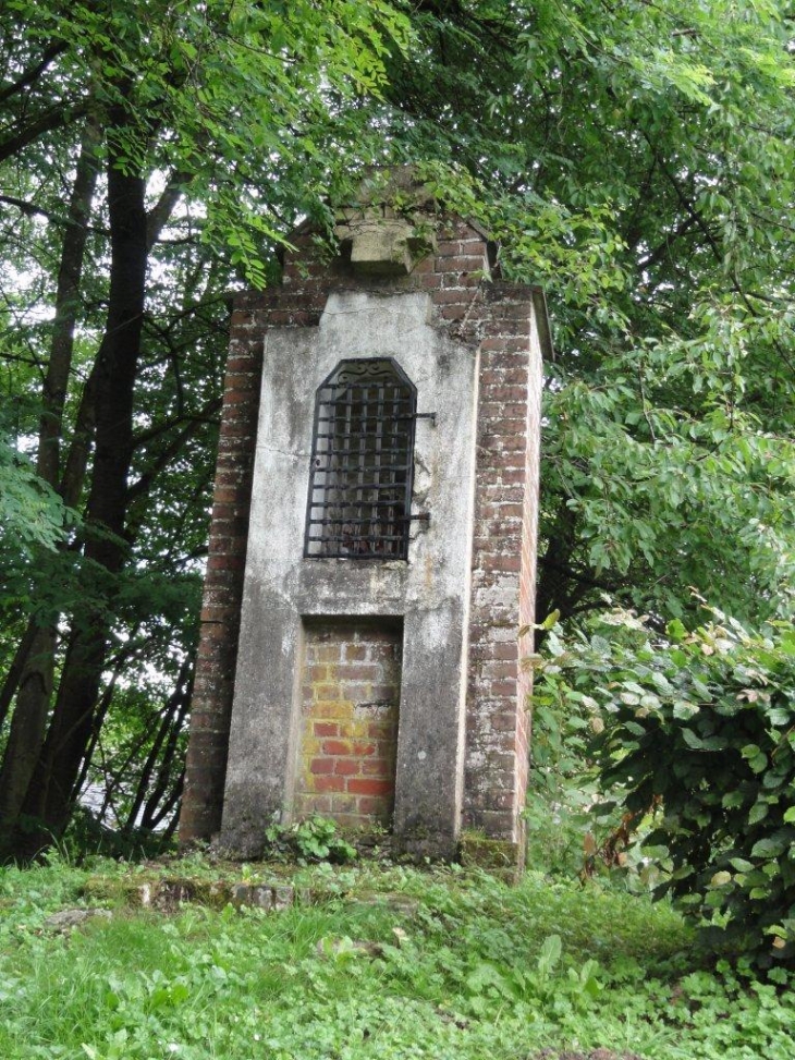 Féron (59610) ses chapelles: chapelle à Pont-de-Sains à la lisière du bois du Fresseau