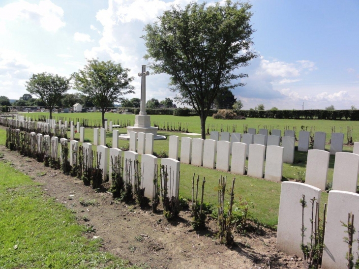 Forest-en-Cambrésis (59222) cimetière, tombes de guerre de la Commonwealth War Graves Commission