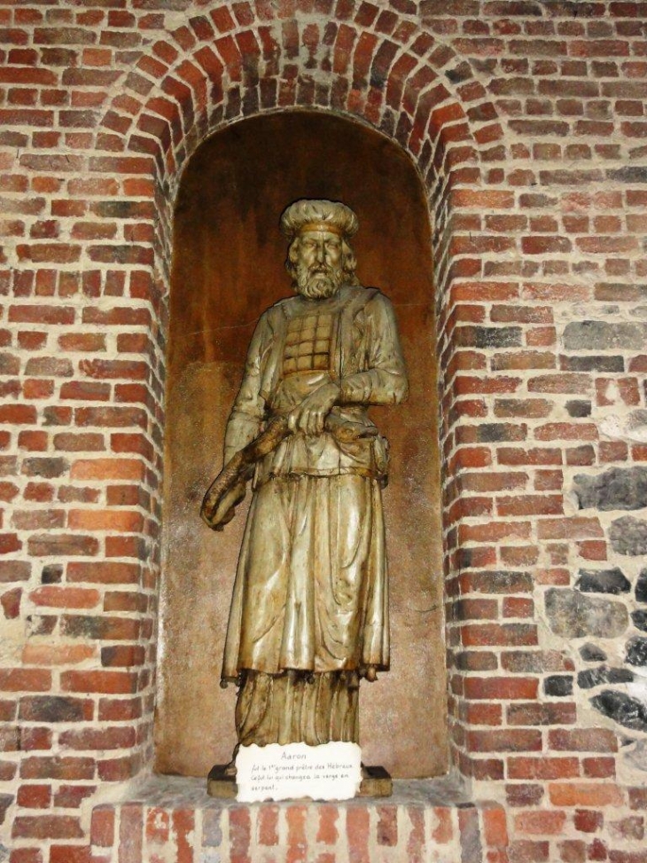 Jeumont (59460) église Saint Martin: statue Aaron