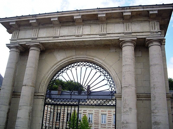 L'entrée du palais Fénelon(musée Matisse) - Le Cateau-Cambrésis