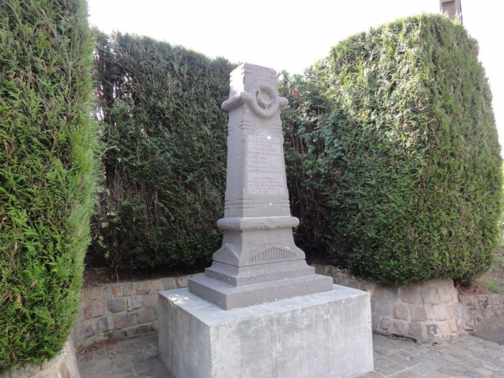 Le Cateau-Cambrésis (59360) monument aux fusillées civiles, rue des Fusillés Civiles