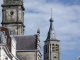 vue sur le beffroi et le clocher de l'église