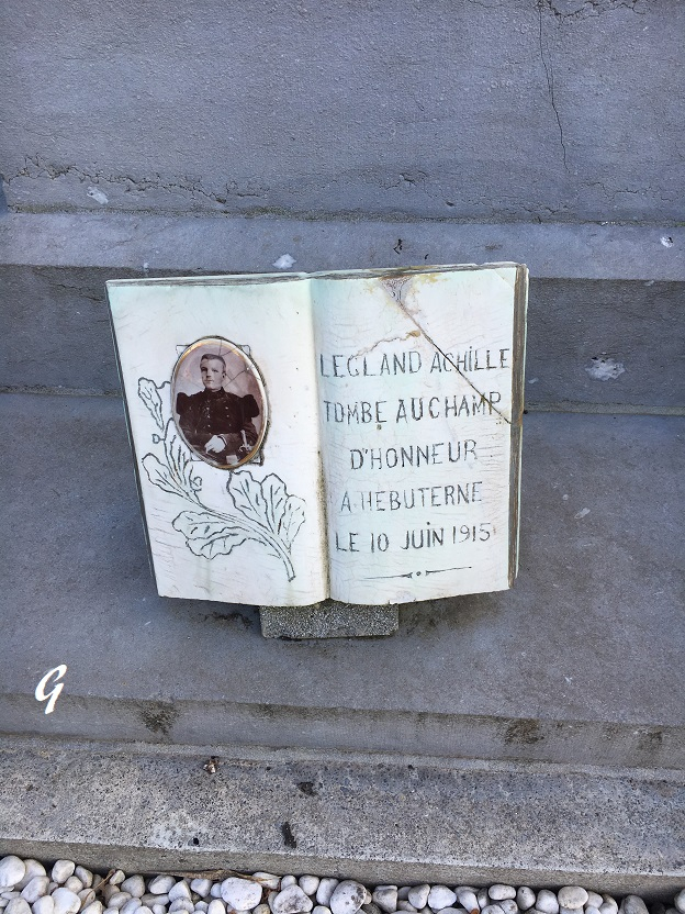 59398 - Mérignies_Plaque au pied du monument aux morts