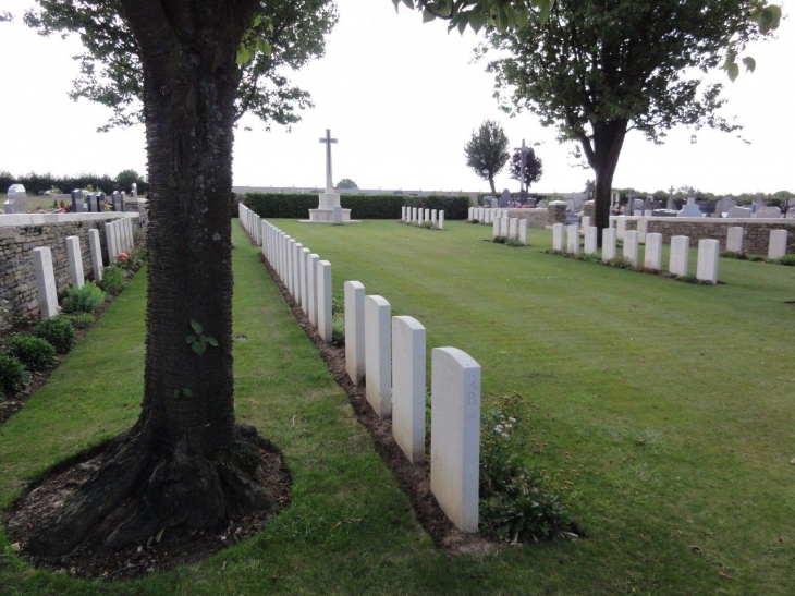 Poix-du-Nord (59218) cimetière, les tombes de guerre (1918) de la Commonwealth War Graves Commission 