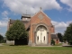 Prisches (59550) église Saint-Nicolas, chevet et calvaire