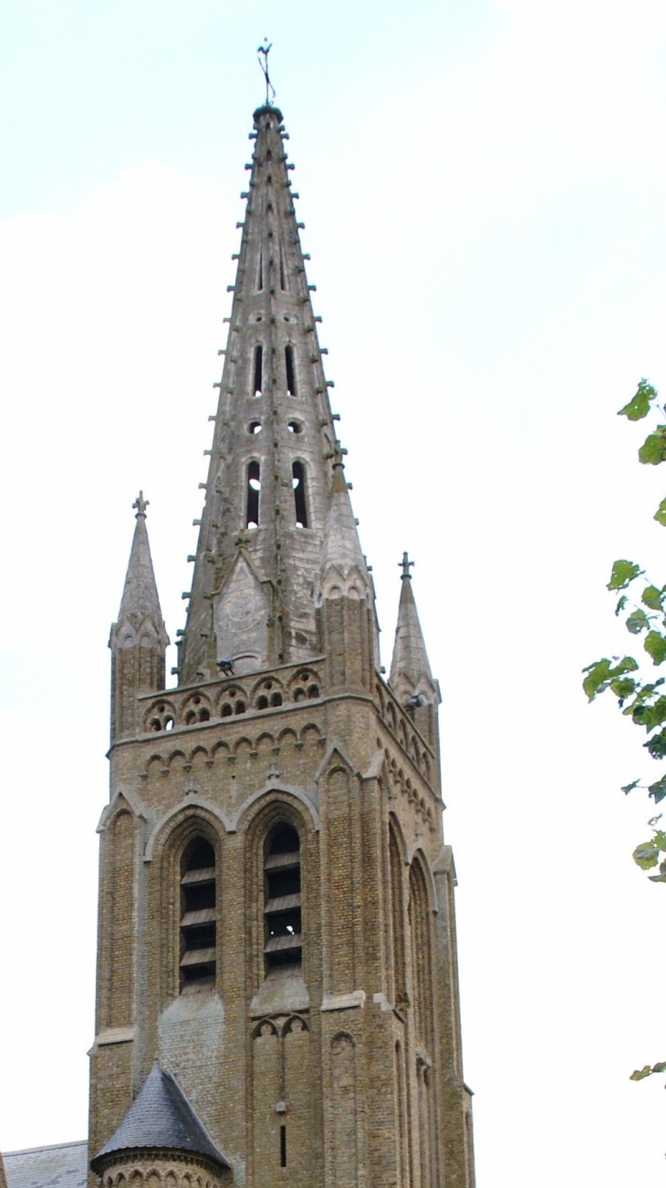  <église Saint-Omer son Clocher culmine a 66 métres - Rexpoëde