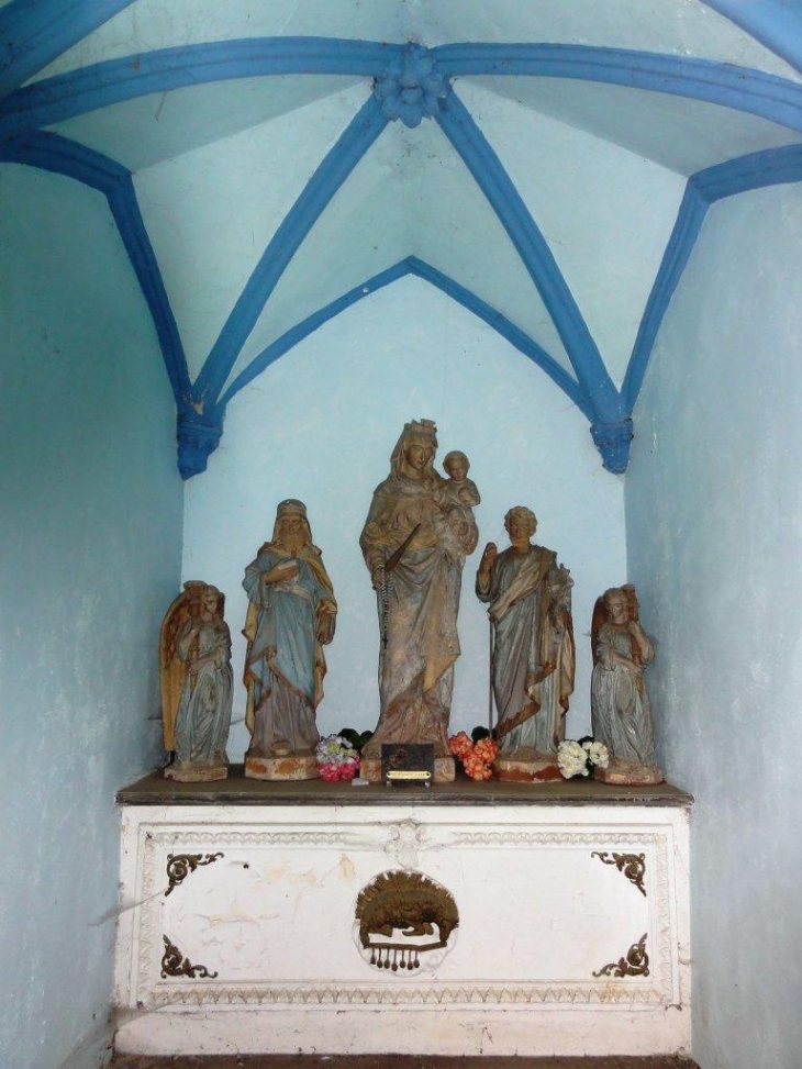Ruesnes (59530) chapelle D 100, intérieur